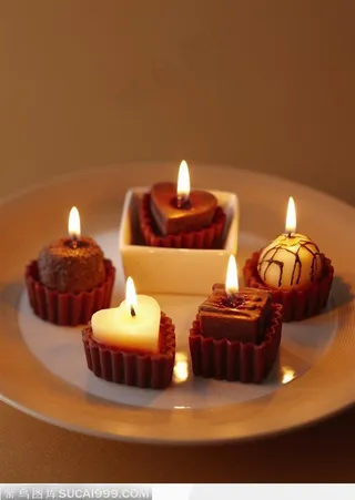 西式糕点-点燃的巧克力蜡烛