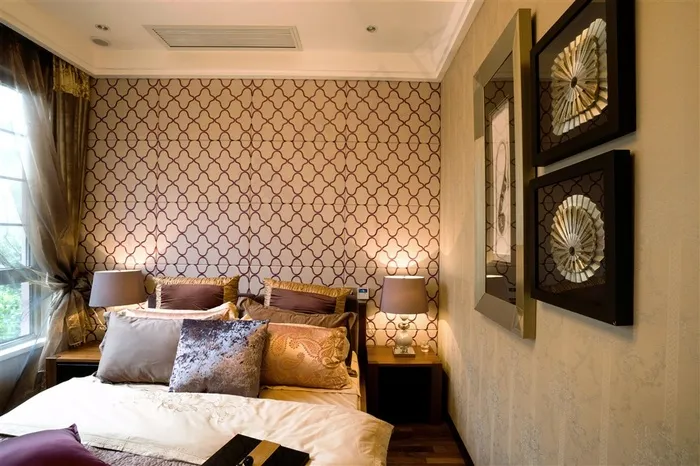 复杂墙纸卧室