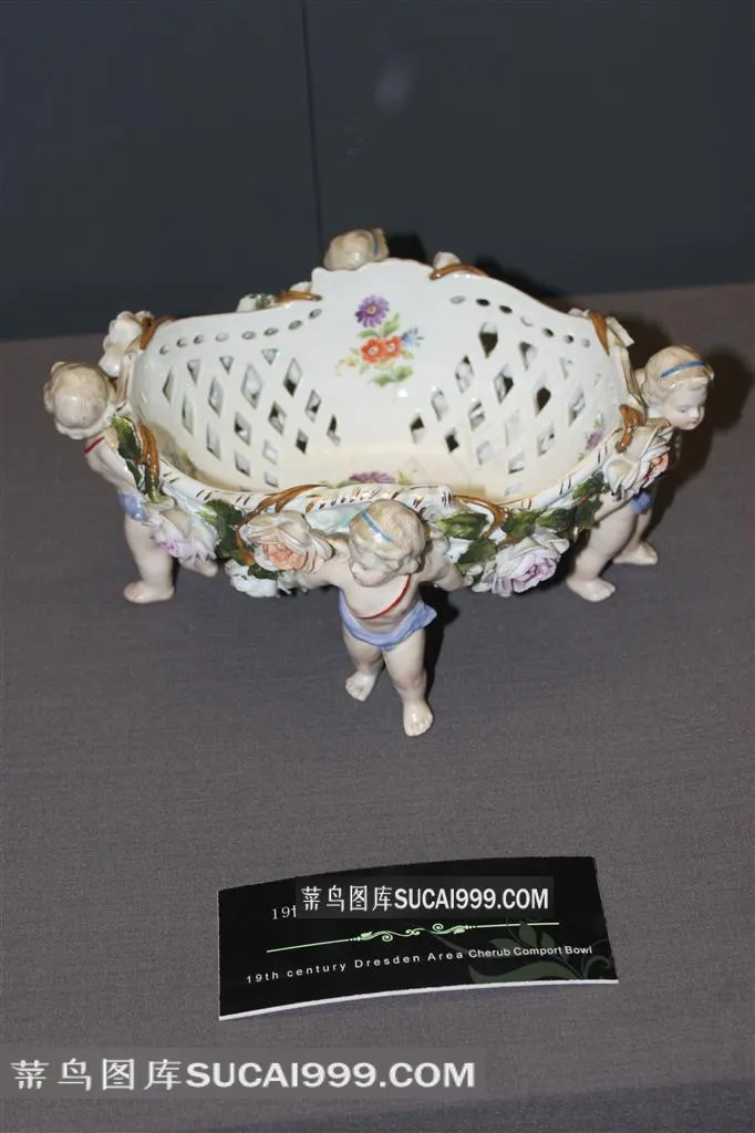 19世纪德雷斯顿小天使造型瓷碗摄影素材