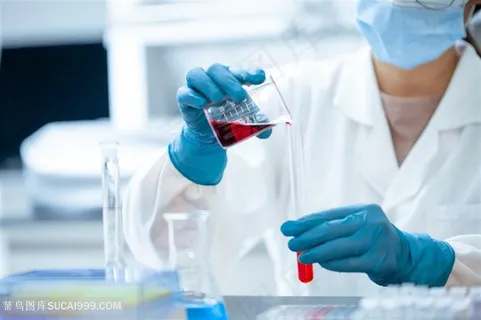 科学研究操作向试管中加入液体医学图片 科学研究操作向试管中加入液体医学图片