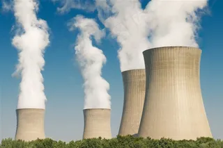 浓烟滚滚的工业烟囱高清图片