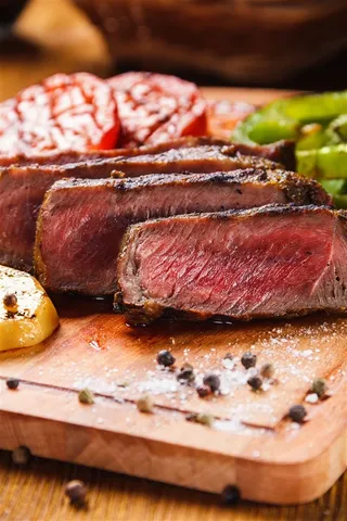 七分熟牛排高清摄影图片