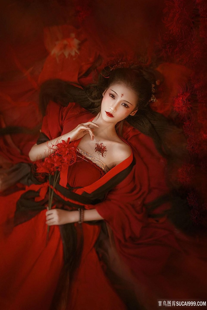 红色纹身古装汉服美女图片