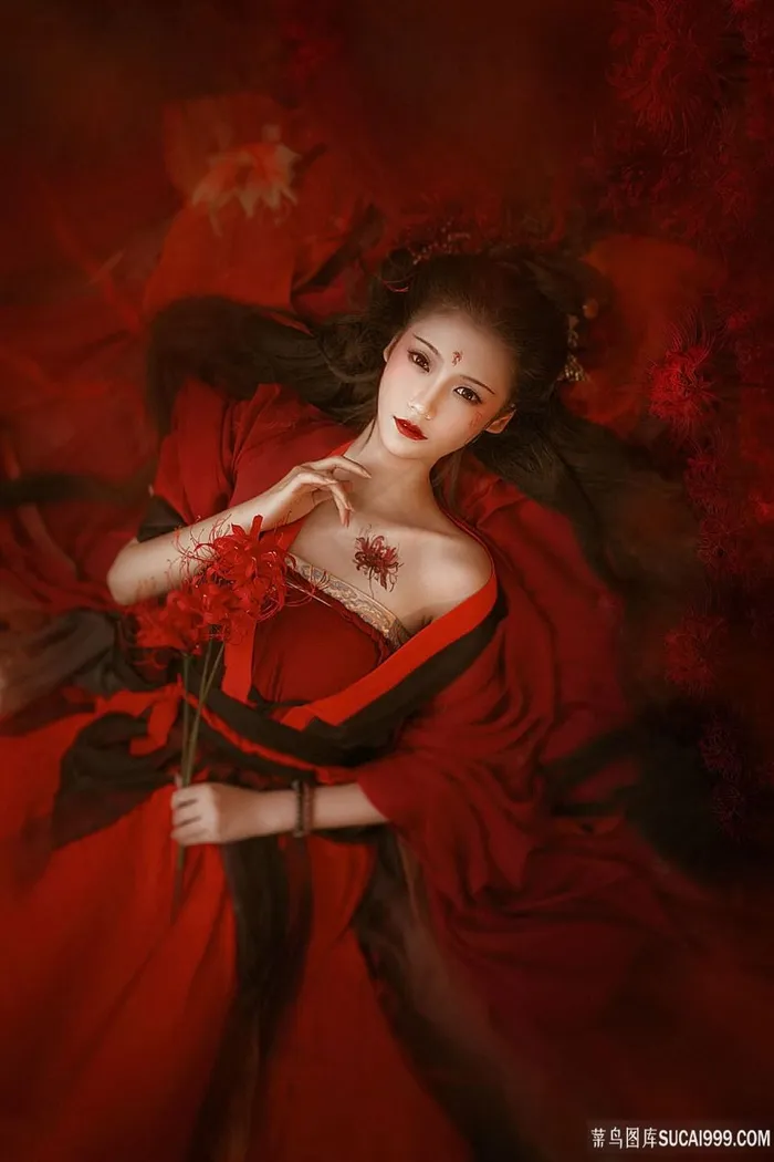 红色纹身古装汉服美女图片