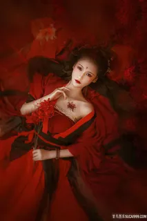 红色纹身古装汉服美女图片 红色纹身古装汉服美女图片