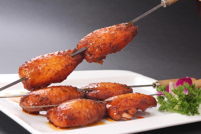 烧烤美食烤肉街边小吃油炸烤鸡中翼