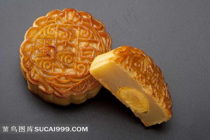 中秋蛋黄月饼图片