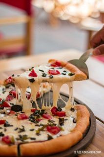 美味拉丝切块披萨