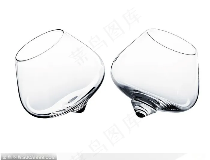 两个没有底座的玻璃酒杯