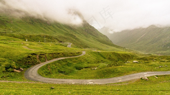 蜿蜒山路景观图片