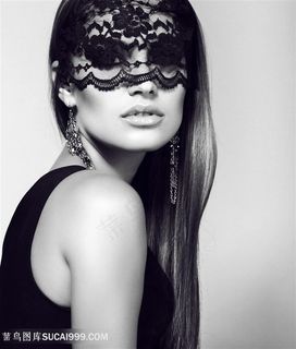 戴黑色蕾丝面具的欧美美女图片