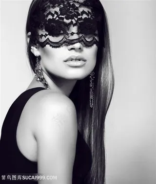 戴黑色蕾丝面具的欧美美女图片