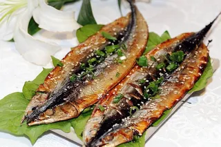 烧烤美食烤肉街边小吃油炸秋刀鱼