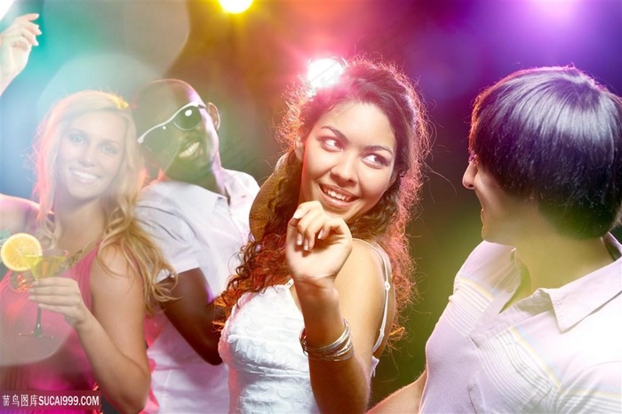 参加聚会的美女图片