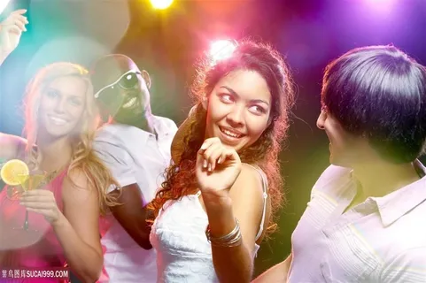 参加聚会的美女图片