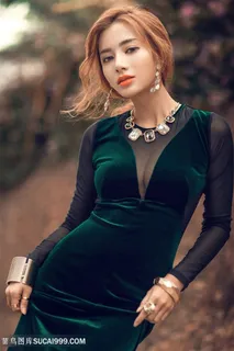 绿色性感礼服美女 绿色性感礼服美女