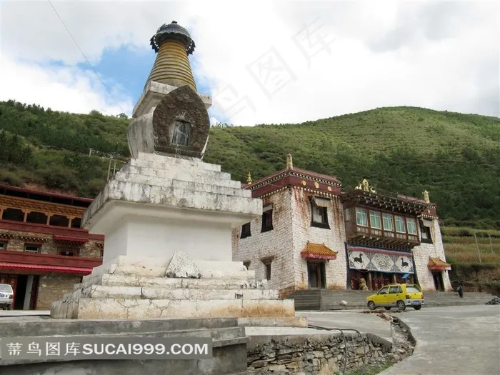 藏式寺院和白塔