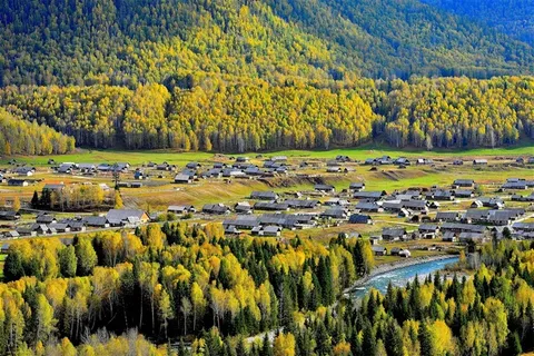 美丽的禾木乡风景摄影