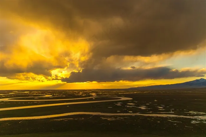 新疆巴音布鲁克夕阳风景高清素材