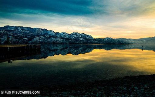 湖畔傍晚天空美景风景图片