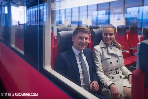 坐动车火车的人物高清图片