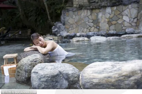 温泉SPA -享受泡澡的女子(1)