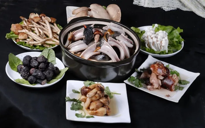 煲类火锅川菜特色菜野菌龙凤煲 煲类火锅川菜特色菜野菌龙凤煲