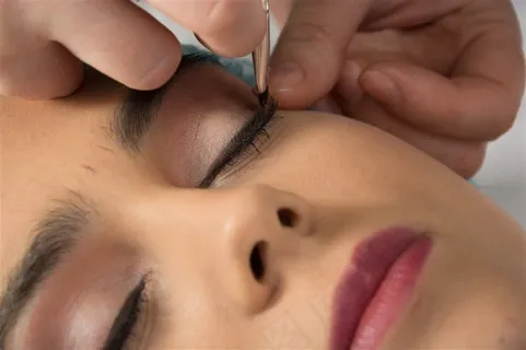 精致化妆的美女 精致化妆的美女