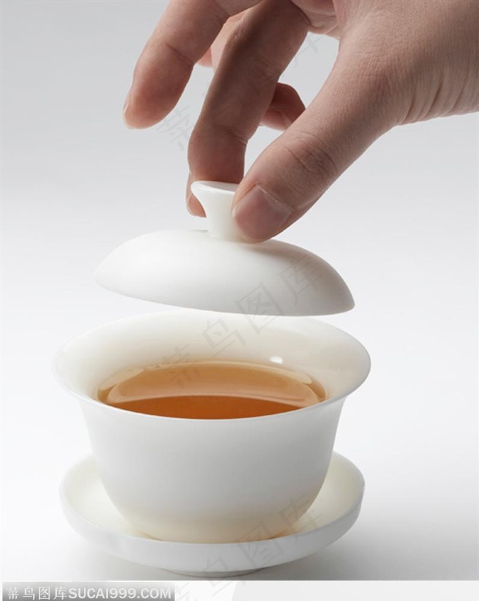 中华传统工艺打开的白色茶具