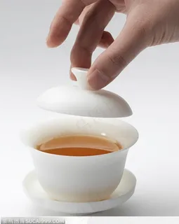 中华传统工艺打开的白色茶具 中华传统工艺打开的白色茶具