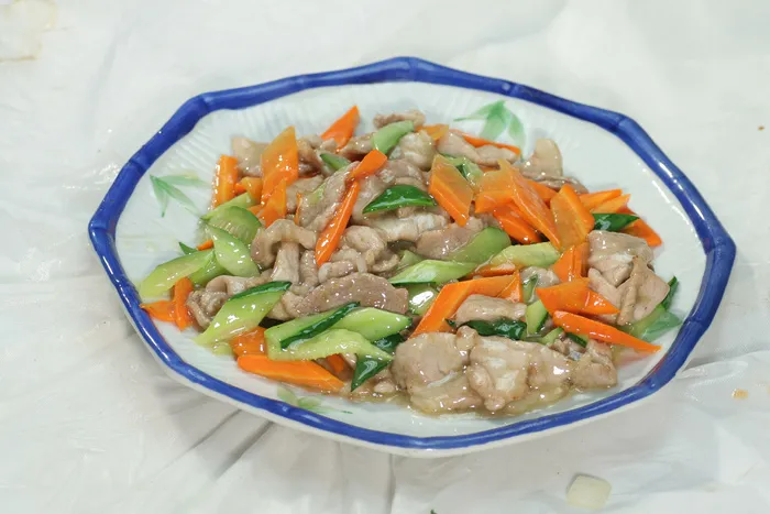 45溜肉片 东北饺子园