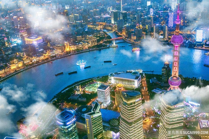 蓝天下繁荣全景城市