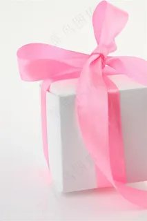 粉色丝带与礼盒高清图片