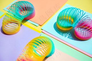 彩虹圈玩具图片