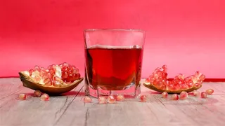 营养香甜多汁的石榴摄影图片