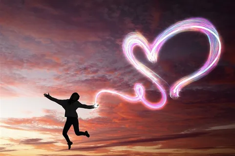 创意跳跃爱心桃心广告