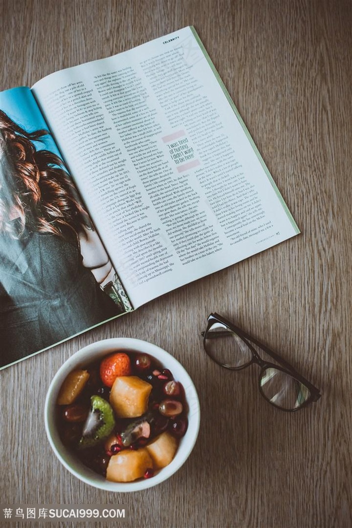 桌面上的时尚杂志