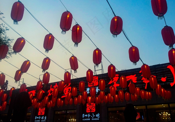 高挂大红灯笼图片