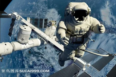 着宇航服的太空探险队员