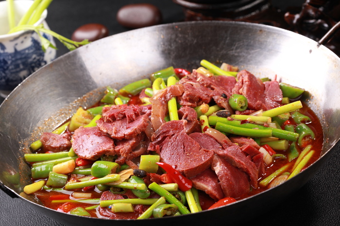 干锅带皮黄牛肉 (2)