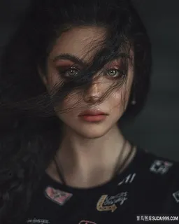 眼神悲伤美女图片 眼神悲伤美女图片