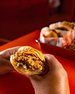 黄色美味汉堡摄影素材