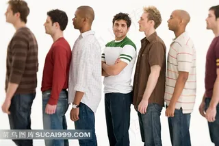 排队抱手的世界各国男人素材