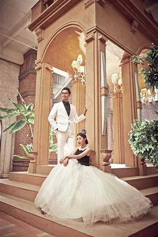 凡尔赛宫恋人唯美婚纱照高清图