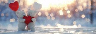 冬天雪地落日下爱情小熊，浪漫雪花情人节520爱情气球摄影图