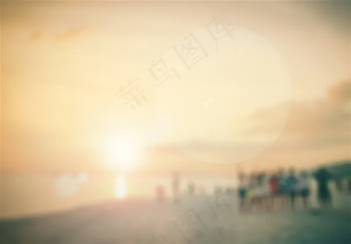 夕阳下的水面和人群模糊背景高清图片