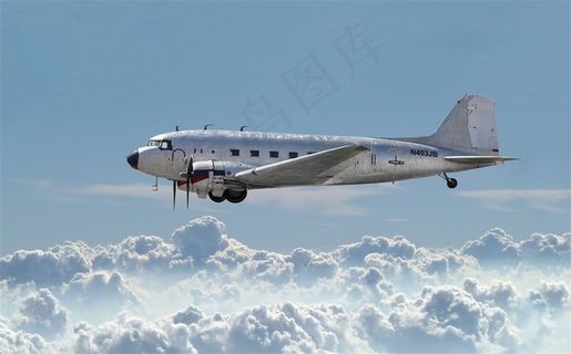 云层之上的民航飞机