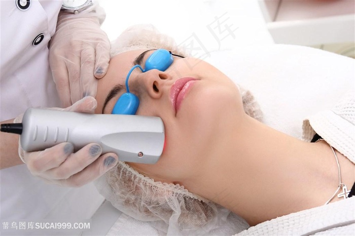 做脸部去毛的时尚美女高清图片