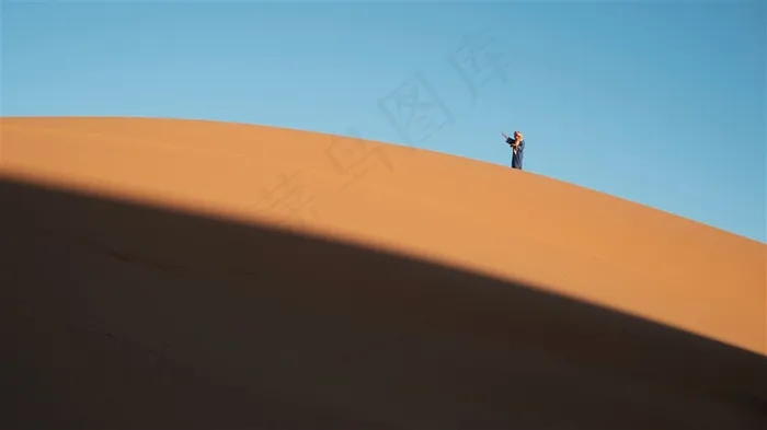 干旱缺水的沙漠图