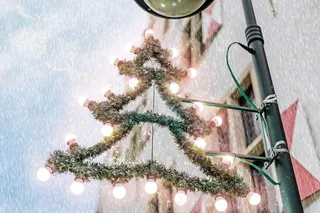 创意圣诞树路灯图片